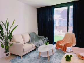 BIGGEST BALCONY PREMIUM UNIT 1-5PAX @ARCORIS Mont tiara
